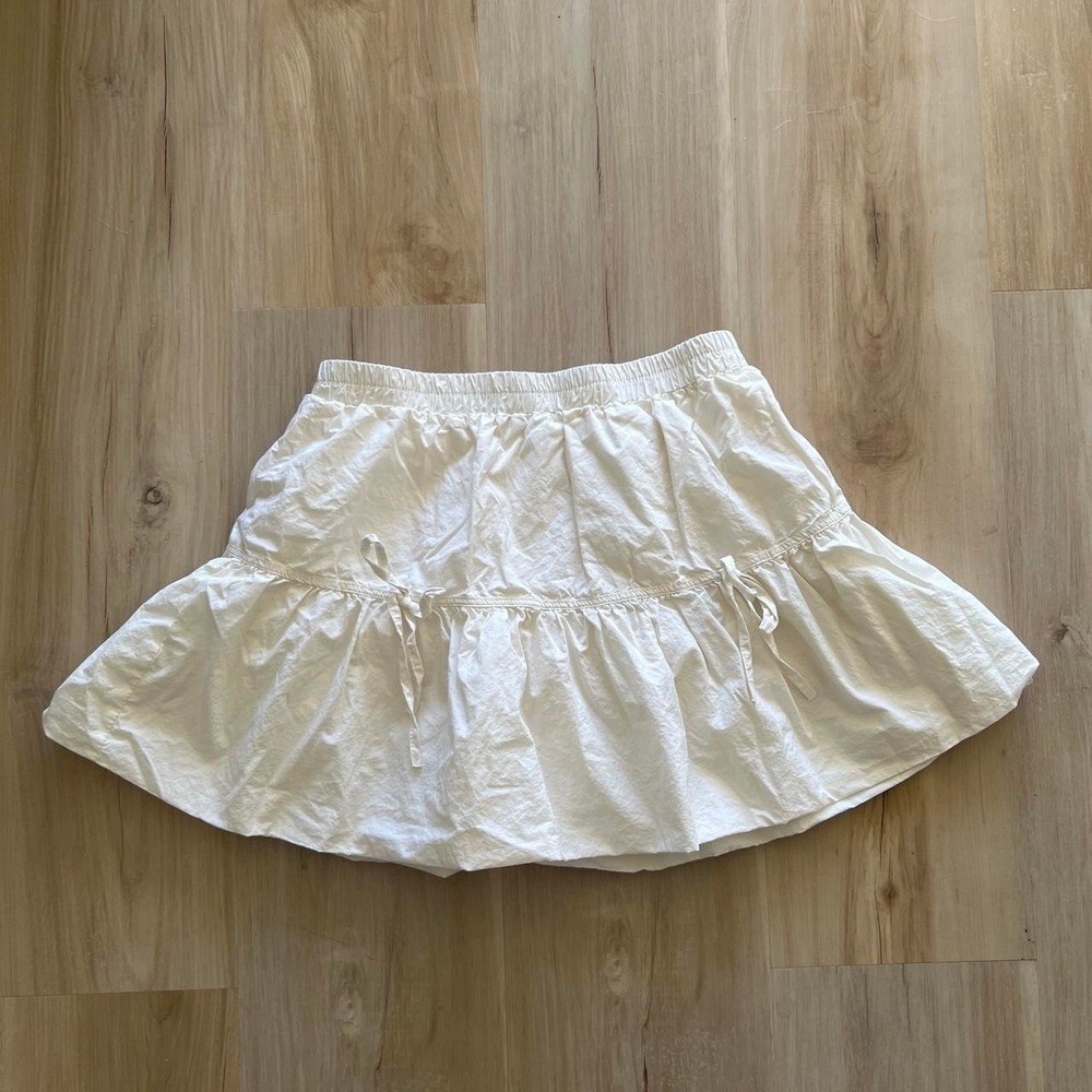 White mini skirt / skort with ruffles and bow ties, Women's Small - Picture 1 of 3